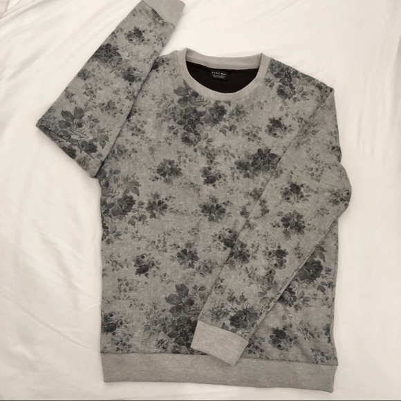 Very unique Floral sweater size L - Picture 3 of 4